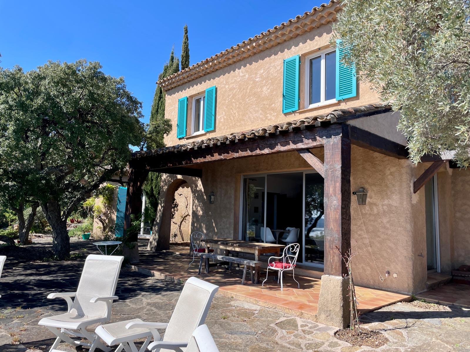 c8563c7c-7ff9-4aa5-bd9b-4ec09853fd0e 4